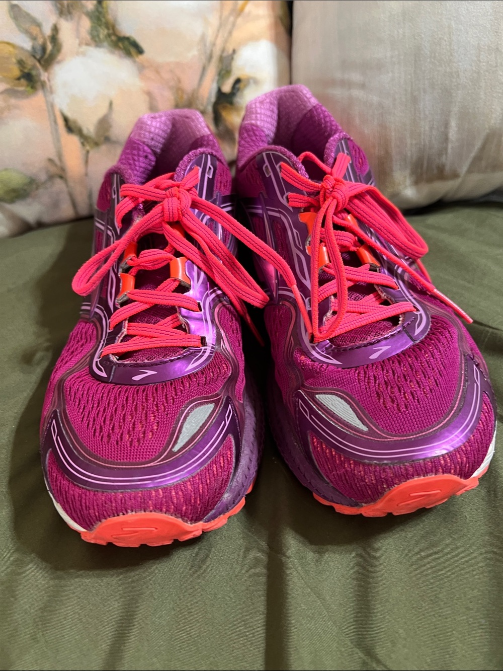 Brooks Women's Magenta and Hot Pink Running Shoes - Picture 2 of 5
